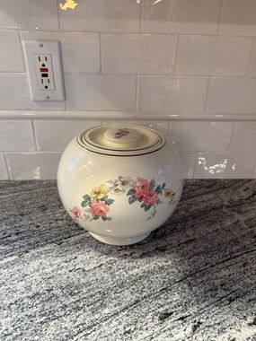 Vintage Homer Laughlin Kitchen Kraft Ball Cookie Jar "Spring Wreath"